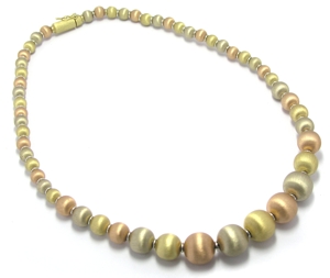 Collier boules d'or satinées