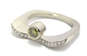 "Smile" grüner Diamant Ring