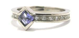 Bague tanzanite carrée or blanc