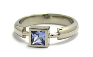 Bague tanzanite or gris