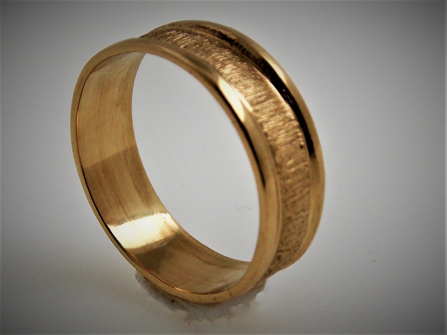 Memory Ring 18 Karat Gold